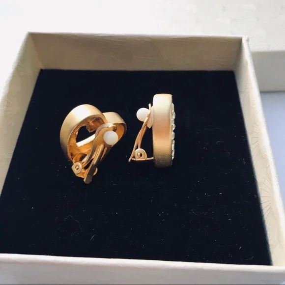 - Heart clip on earrings - Picture 6 of 7